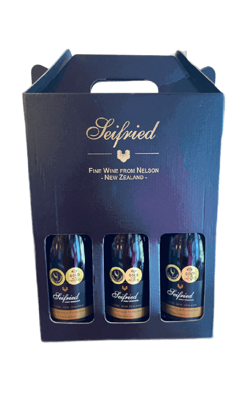 3-bottle gift pack box Seifried Barrique Fermented Chardonnay 2022 on a transparent background